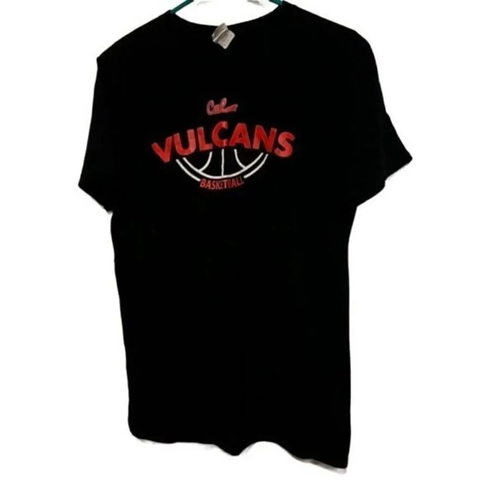 Cal Vulcans Basketball Size Medium T-Shirt